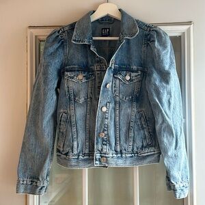 Gap denim jacket! Size XS.